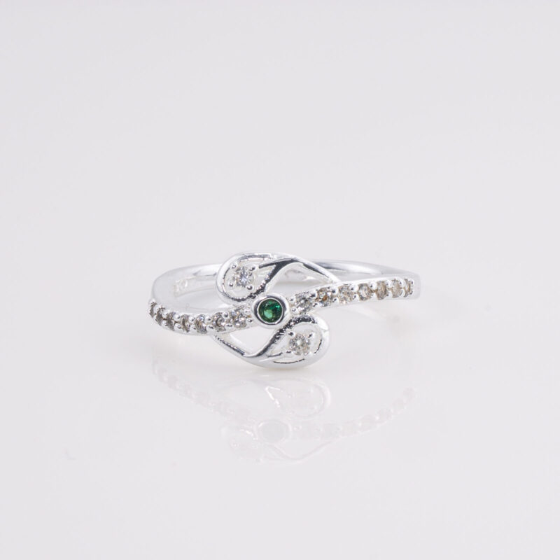 Anillo Linea Ondulada Centro Con Circonitas Blanca y Centro Verde, Costados Hoja T.17,5