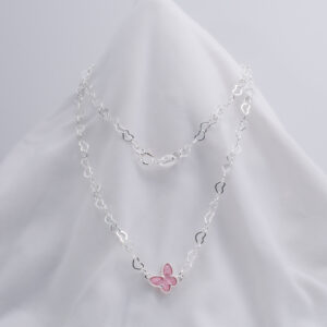 Collar corazones unidos planos, mariposa centro rosado 50cms