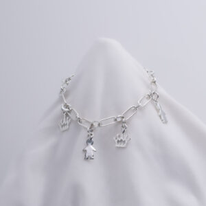 Pulsera Con Dijes de Niños y Coronas Ajustable